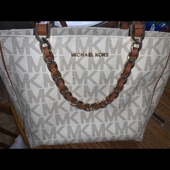 Michael Kors Handbags - Michael Kors Purse